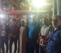 تبریک و اهدای شاخه گل توسط رئیس دانشکدگان فارابی دانشگاه تهران به کارگران زحمتکش در روز گرامیداشت روز کار و کارگر