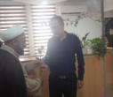 تبریک و اهدای شاخه گل توسط رئیس دانشکدگان فارابی دانشگاه تهران به استادان و همیاران آموزشی در روز گرامیداشت روز معلم و مقام استاد