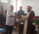 تبریک و اهدای شاخه گل توسط رئیس دانشکدگان فارابی دانشگاه تهران به استادان و همیاران آموزشی در روز گرامیداشت روز معلم و مقام استاد