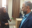 تبریک و اهدای شاخه گل توسط رئیس دانشکدگان فارابی دانشگاه تهران به استادان و همیاران آموزشی در روز گرامیداشت روز معلم و مقام استاد