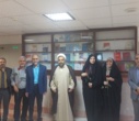 تبریک و اهدای شاخه گل توسط رئیس دانشکدگان فارابی دانشگاه تهران به استادان و همیاران آموزشی در روز گرامیداشت روز معلم و مقام استاد