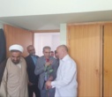 تبریک و اهدای شاخه گل توسط رئیس دانشکدگان فارابی دانشگاه تهران به استادان و همیاران آموزشی در روز گرامیداشت روز معلم و مقام استاد