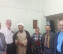 تبریک و اهدای شاخه گل توسط رئیس دانشکدگان فارابی دانشگاه تهران به استادان و همیاران آموزشی در روز گرامیداشت روز معلم و مقام استاد
