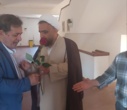 تبریک و اهدای شاخه گل توسط رئیس دانشکدگان فارابی دانشگاه تهران به استادان و همیاران آموزشی در روز گرامیداشت روز معلم و مقام استاد