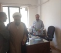 تبریک و اهدای شاخه گل توسط رئیس دانشکدگان فارابی دانشگاه تهران به استادان و همیاران آموزشی در روز گرامیداشت روز معلم و مقام استاد