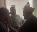 تبریک و اهدای شاخه گل توسط رئیس دانشکدگان فارابی دانشگاه تهران به استادان و همیاران آموزشی در روز گرامیداشت روز معلم و مقام استاد