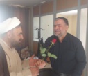 تبریک و اهدای شاخه گل توسط رئیس دانشکدگان فارابی دانشگاه تهران به استادان و همیاران آموزشی در روز گرامیداشت روز معلم و مقام استاد