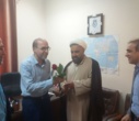 تبریک و اهدای شاخه گل توسط رئیس دانشکدگان فارابی دانشگاه تهران به استادان و همیاران آموزشی در روز گرامیداشت روز معلم و مقام استاد