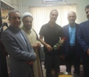 تبریک و اهدای شاخه گل توسط رئیس دانشکدگان فارابی دانشگاه تهران به استادان و همیاران آموزشی در روز گرامیداشت روز معلم و مقام استاد