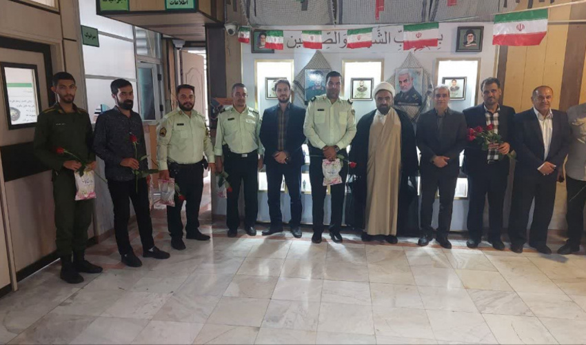 رئیس دانشکدگان فارابی دانشگاه تهران با برخی فرماندهان و کارکنان نیروی انتظامی شهرستان قم دیدار و از آنان تقدیر کرد