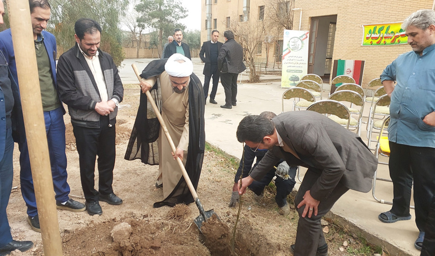 برگزاری پویش مردمی کاشت هزار اصله نهال در دانشکدگان فارابی دانشگاه تهران