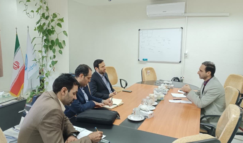 نشست معاونت پژوهش و فناوری دانشکدگان فارابی با مرکز پژوهش شورای اسلامی شهر قم