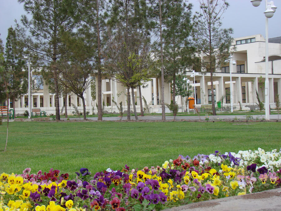 ساختمان کتابخانه مرکزی و انفورماتیک